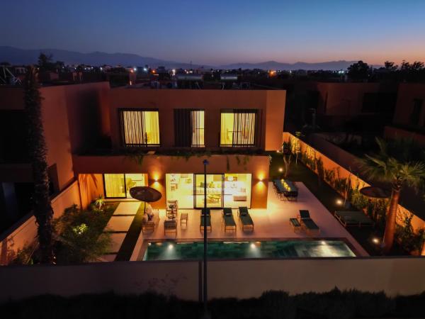 Villa Marleanis 5 suites esprit Beldi chic chaleureux et contemporain avec piscine chauffée, Buchen Sie  Hotels in Marrakech-Safi mit Parkplatz, Parkplätze
