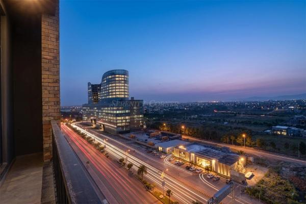 Luxury 2-Bedroom Apartment with Balcony Skypark One Gulberg Greens Islamabad, Buchen Sie Ferienwohnung Hotels in Islamabad mit Parkplatz, Parkplätze