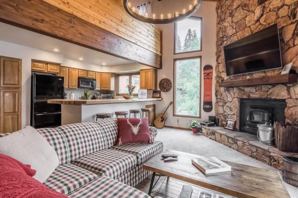 Spacious 3BD & Loft Villa - Convenient to Slopes, Prenota  Mammoth Lakes Mammoth