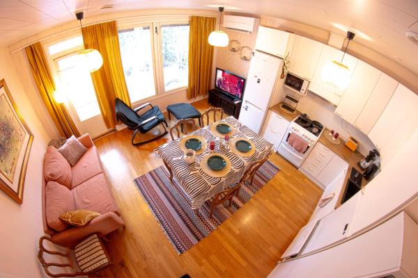 Quiet apartment with Sauna near Santas Village, Buchen Sie Ferienwohnung Hotels in Lappland mit Parkplatz, Parkplätze