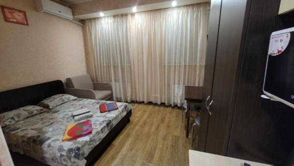 Apartment in the city centr Bursatsky descent, Buchen Sie Ferienwohnung Hotels in Kharkiv mit Parkplatz, Parkplätze