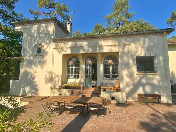 Villa de caractère entre lac et mer, Reserva ahora  Hoteles en Aquitania con aparcamiento, Aparcamiento