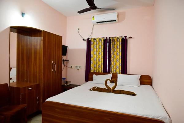 New SRI GURU BHAVAN, Reserva ahora  Hoteles en Tarapith con aparcamiento, Aparcamiento