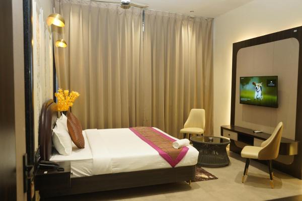 AV The Fun Destination, Réserver  Hôtels à Maharashtra avec piscine, Piscine