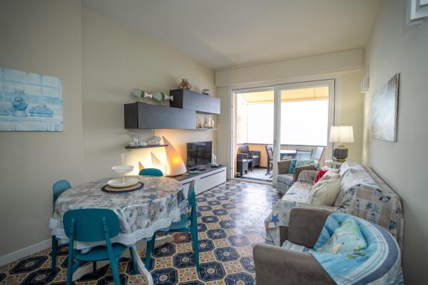 Villa Liliana - Corallo - Trilocale Elegante con Balcone Vista Mare - Accesso Diretto alla Spiaggia, Reserva ahora  Varigotti Riviera delle Palme