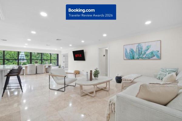 Bright Fort Lauderdale Villa with Private Heated Pool, Modern Décor and Palm-Lined Outdoor Oasis, Buchen Sie  Hotels in Broward County mit Pool, Schwimmbad