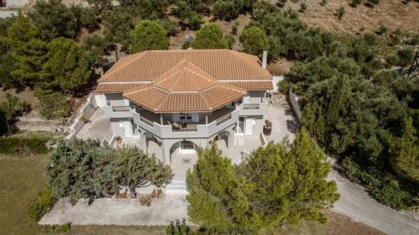 Villa Zavria, Book  Hotels in Argassi with Parking, Parking