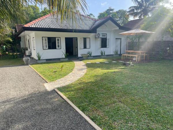 Rosewood Cozy 3-Bedroom Villa & garden,near surf point, Reserva ahora  Hoteles en Matara con aparcamiento, Aparcamiento