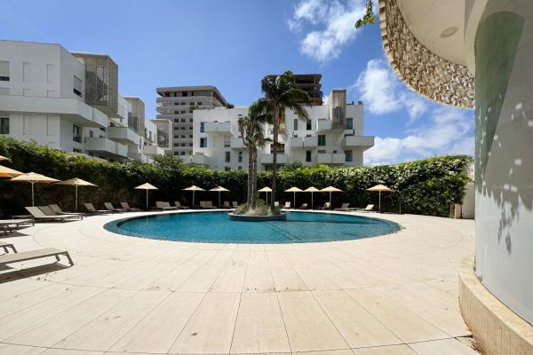 Elegant Family Unit with Pool & Gym Casa Finance City m2a, Réserver  Casablanca Grand Casablanca
