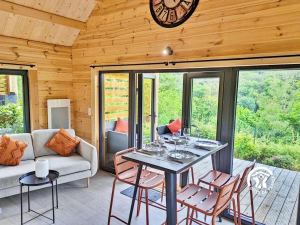 Chalet 24 La Forêt, Camping de Coupeau, 4 personnes, Prenota Chalet Saint-Berthevin 