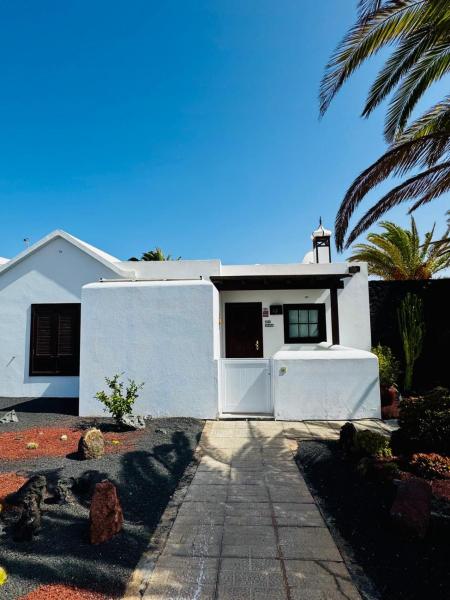 Villa privada con jardín,2 dormitorios, Prenota  Playa Blanca 