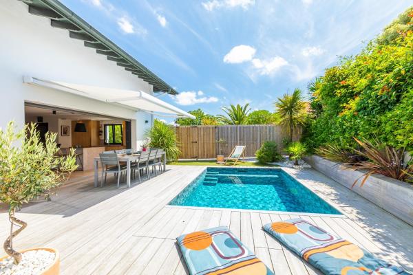 Villa Ilona - Villa piscine à quelques pas des plages, Reserva ahora  Hoteles en Aquitania con aparcamiento, Aparcamiento