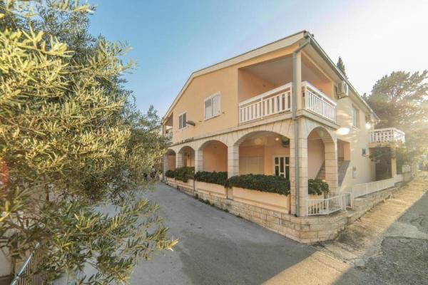 Apartment Apartman Toni, Buchen Sie Ferienwohnung Hotels in Gespanschaft Split-Dalmatien mit Parkplatz, Parkplätze