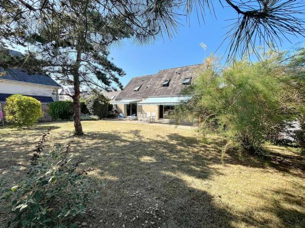 Villa spacieuse 6 pièces - 9 pers - À 50m de la plage - FR-1-361-567, Réserver  Hôtels à Normandie avec parking, Parking