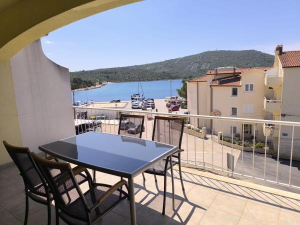Apartments Hrvoje, Buchen Sie Ferienwohnung Primosten Šibenik