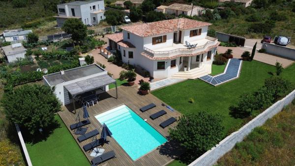 Villa avec piscine à Lecci, Réserver  Lecci Corse