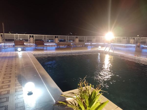 OAsis du VoyAgeuR a peaceful appartement for stop over, Prenota  Hotel a Abidjan con piscina, Piscina