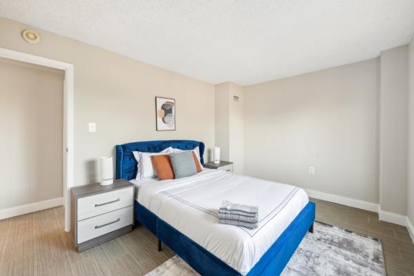 Legacy at Imperial Village 601 I 2 Bed 2 Bath, Prenota  Richmond Virginia