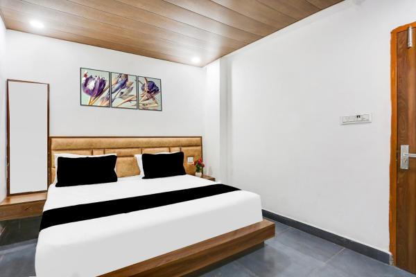 Hotel O The signature stay, Book  New Delhi Delhi NCR, near Delhi University