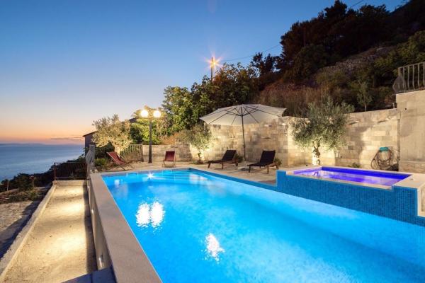 Lovely Villa With Heated Pool and Sea View for 8 Persons, Buchen Sie  Hotels in Gespanschaft Split-Dalmatien mit Pool, Schwimmbad