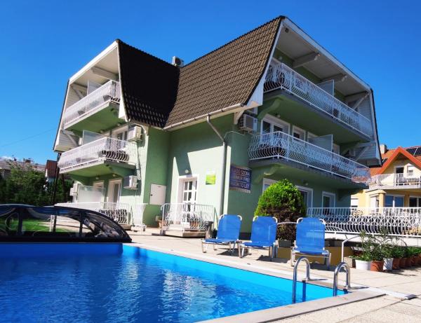 Zöld Vendégház, Buchen Sie  Hotels mit Pool in Mitteltransdanubien, Schwimmbad