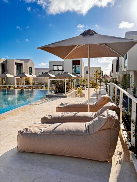 Avalon Gardens Pink&Blue Villa with swimming pools sauna restaurant gym, Reserva ahora  Emba Pafos