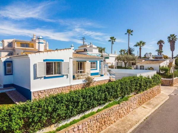 Villa Gabriella - Charming villa in great location close to everything you need, Prenota  Hotel con piscina a Algarve, Piscina