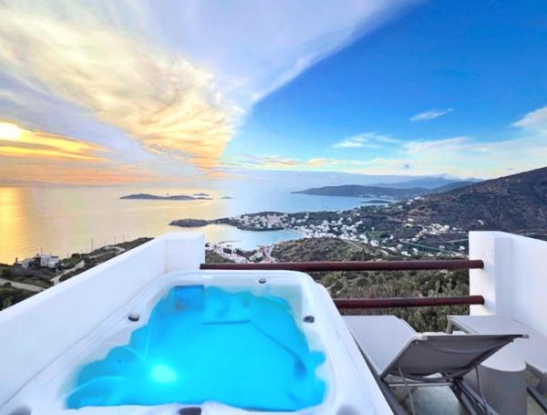 "VILLA INFINITY", Luxury Living by Explore Andros, Prenota  Hotel a Andro con parcheggio, Parcheggio