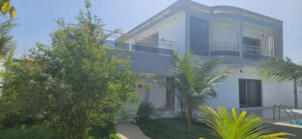 Villa Djiby, Reserva ahora  Hoteles en Somone con aparcamiento, Aparcamiento