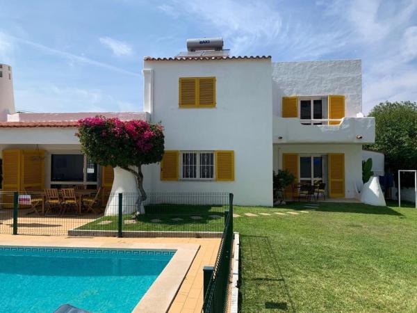 Luxury city Villa Olivia 10 - 15 min to the Beach Oura, private swimming pool, Prenota Villa Hotel a Algarve con parcheggio, Parcheggio