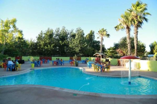 Camping 4 étoiles - Piscine - ccaffbg, Réserver  Hôtels à Canal du Midi avec piscine, Piscine