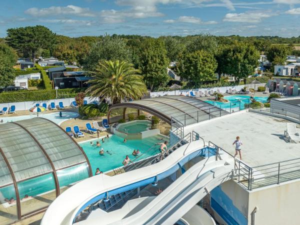 Domaine Résidentiel de Plein Air Cap Finistère, Prenota  Hotel con piscina a Bretagna, Piscina