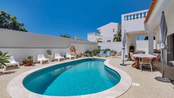 Villa Frederique by Gabi Miguel, Reserva ahora  Hoteles con piscina en Algarve, Piscina