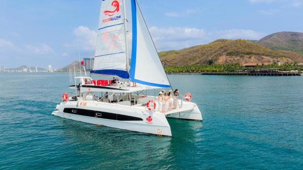Sunrise Catamaran Yacht Tour, Prenota  Nha Trang Khanh Hoa