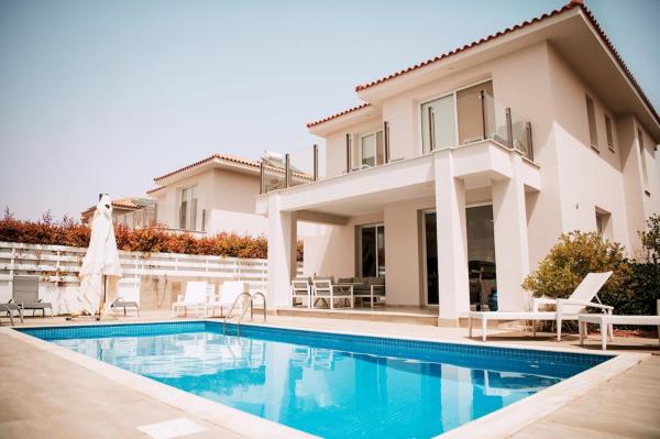 Jupiter Villa, Prenota  Hotel con piscina a Voroklini, Piscina