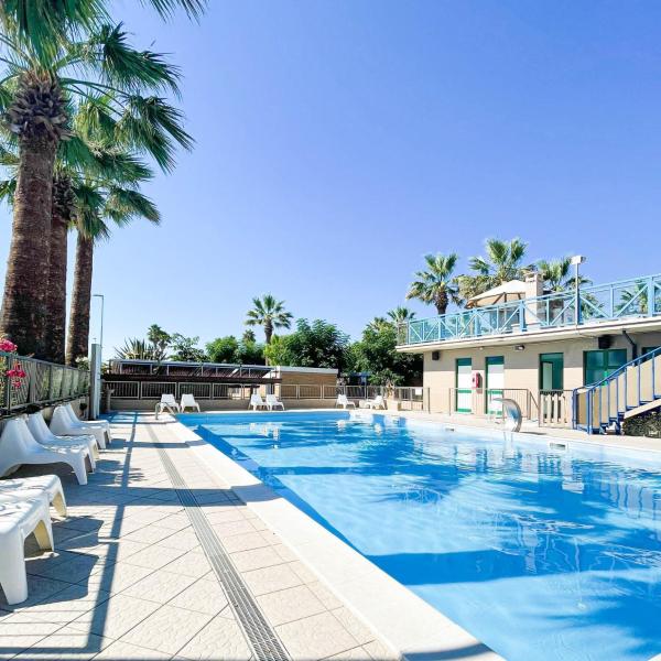 Happy Camp mobile homes in Duca Amedeo Camping Village, Book  Abruzzo Hotels with a Pool, Swimming Pool