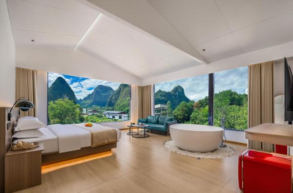 Yangshuo Pony Family Hotel - Tonglu, Prenota  Hotel con piscina a Yangshuo, vicino a Julong Deep Pool, Piscina