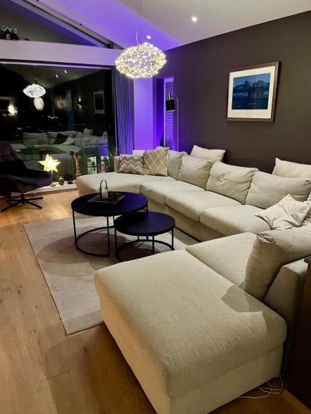 Modern Villa in central Tromsø, Reserva ahora  Hoteles en Troms og Finnmark con aparcamiento, Aparcamiento