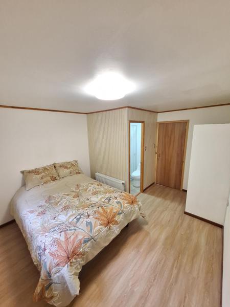 Cabañas y Hostel Praga, Buchen Sie  Hotels in Los Lagos mit Parkplatz, Parkplätze