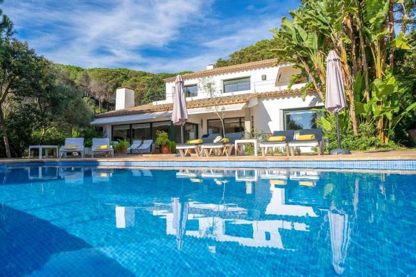 Villa Les Oliveres Piscina Privada Vistas Mar Aire Acondicionado, Prenota  Hotel a Costa Brava con piscina, Piscina