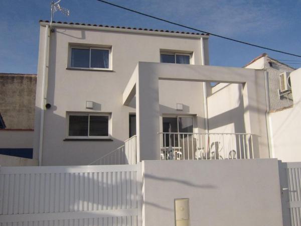 Villa moderne 5/6 pers, clim, parking, proche plage et centre - FR-1-781-64, Réserver  Hôtels à Hérault avec parking, Parking