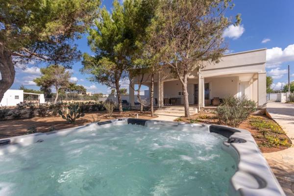 Villa Albachiara con idromassaggio e pineta - Apulia Home, Buchen Sie  Hotels in Torre San Giovanni mit Pool, Schwimmbad