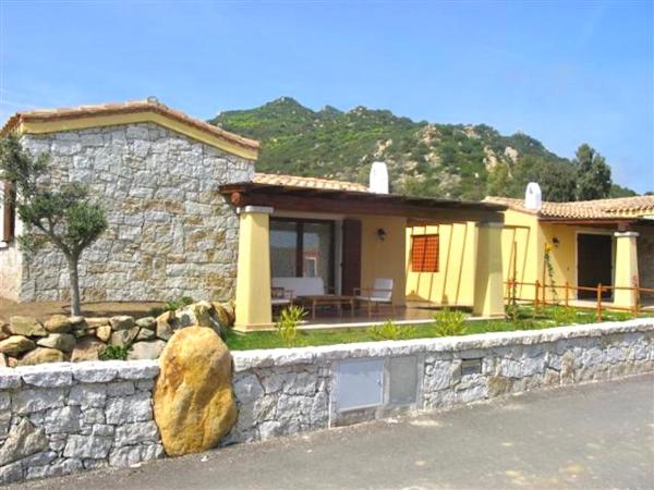 ISA-Villas with shared pool in Costa Rei just 500 meters from the sea, Buchen Sie  Hotels in Costa Rei mit Pool, Schwimmbad
