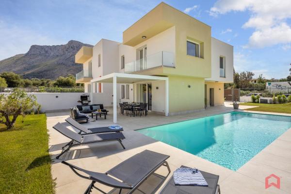 Brand New Villa with Private Heated Pool, Buchen Sie  Hotels in Terrasini mit Parkplatz, Parkplätze