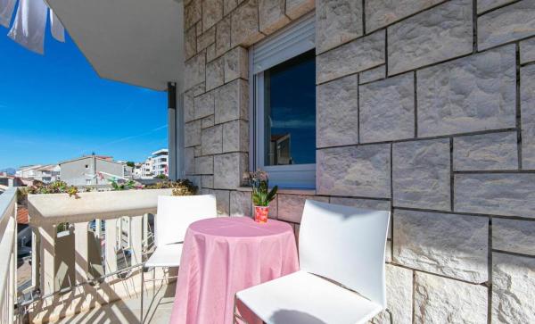 Apartmani Makarska 10, Buchen Sie  Hotels in Gespanschaft Split-Dalmatien mit Parkplatz, Parkplätze