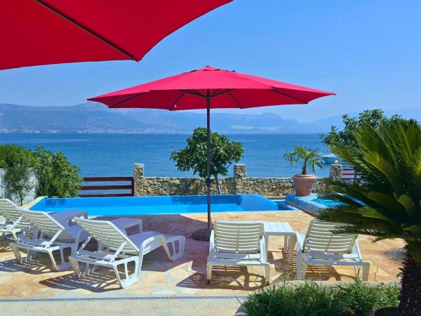 Beachfront Villa Ciovka, Buchen Sie  Hotels in Gespanschaft Split-Dalmatien mit Pool, Schwimmbad