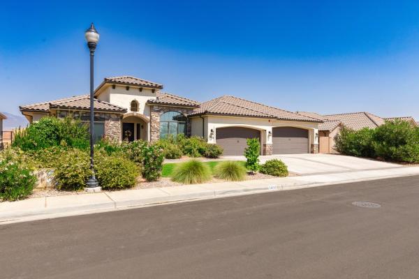 Red Desert Villa - Main House, Buchen Sie  Hotels mit Pool in Utah, Schwimmbad