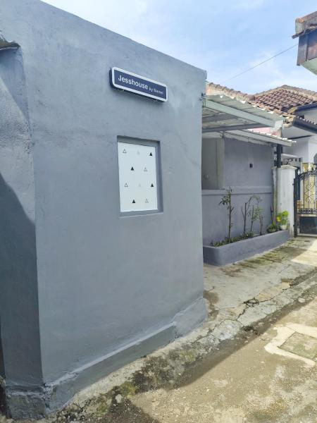 Jess House by Slamet, Prenota  Padayungan West Java