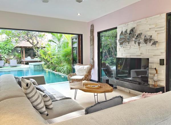 Villa Katalini - Amazing 4BR Tropical Villa Seminyak, Prenota  Seminyak Badung