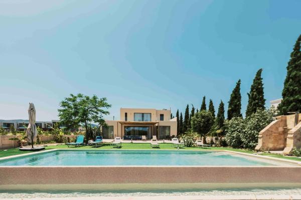 Mythica Luxury Villa, Reserva ahora  Hoteles en Rodas con piscina, Piscina